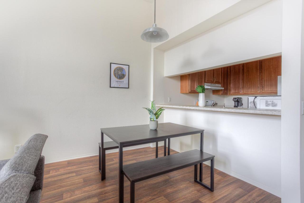 Frontdesk I River Place Apts Rivertown Detroit Quarto foto